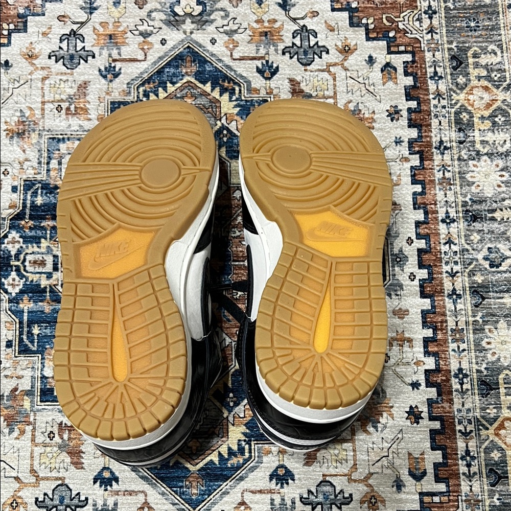 Nike Black and White Dunk Low LX Women’s Sneakers - Picture 4 of 8